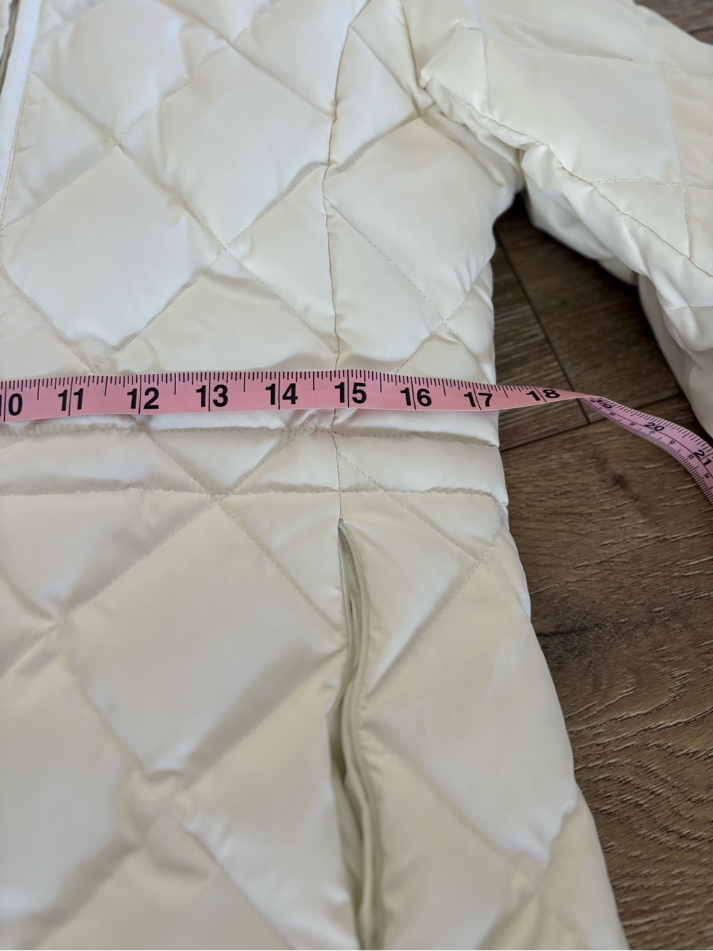 Guess Cream Quilted Puffer Jacket with Faux Fur Trim - Picture 5 of 10